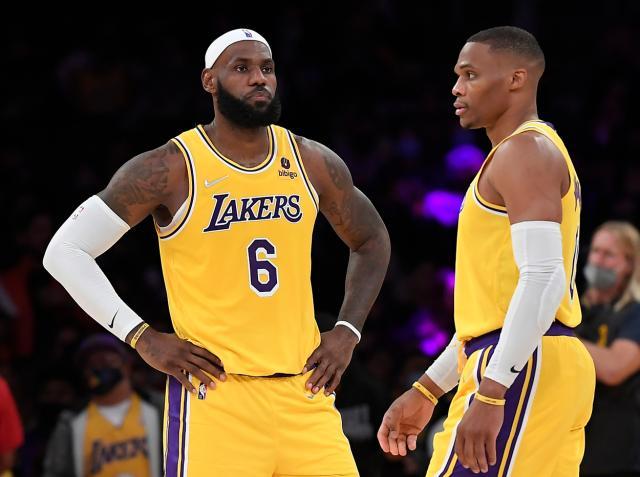 体育娱乐-独得56分+终结4连败，詹皇救不了湖人所有人