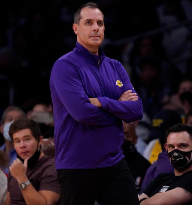 体育娱乐-独得56分+终结4连败，詹皇救不了湖人所有人