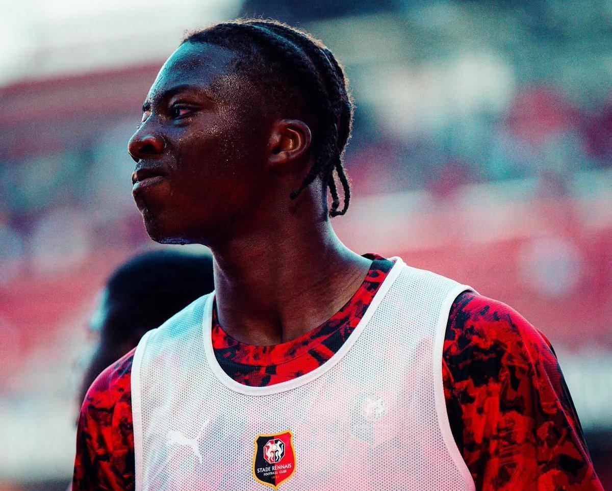 体育娱乐-记者：曼联考虑加大对雷恩前锋梅特的追求力度