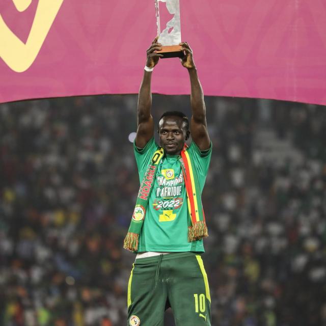 开云官方-塞内加尔首次加冕非洲杯！蓝军“门”神抢戏红军双煞