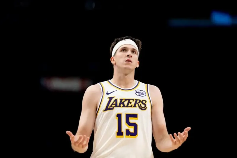 体育赛事-5年2.4亿！里夫斯值顶薪吗？字母哥也要来湖人？