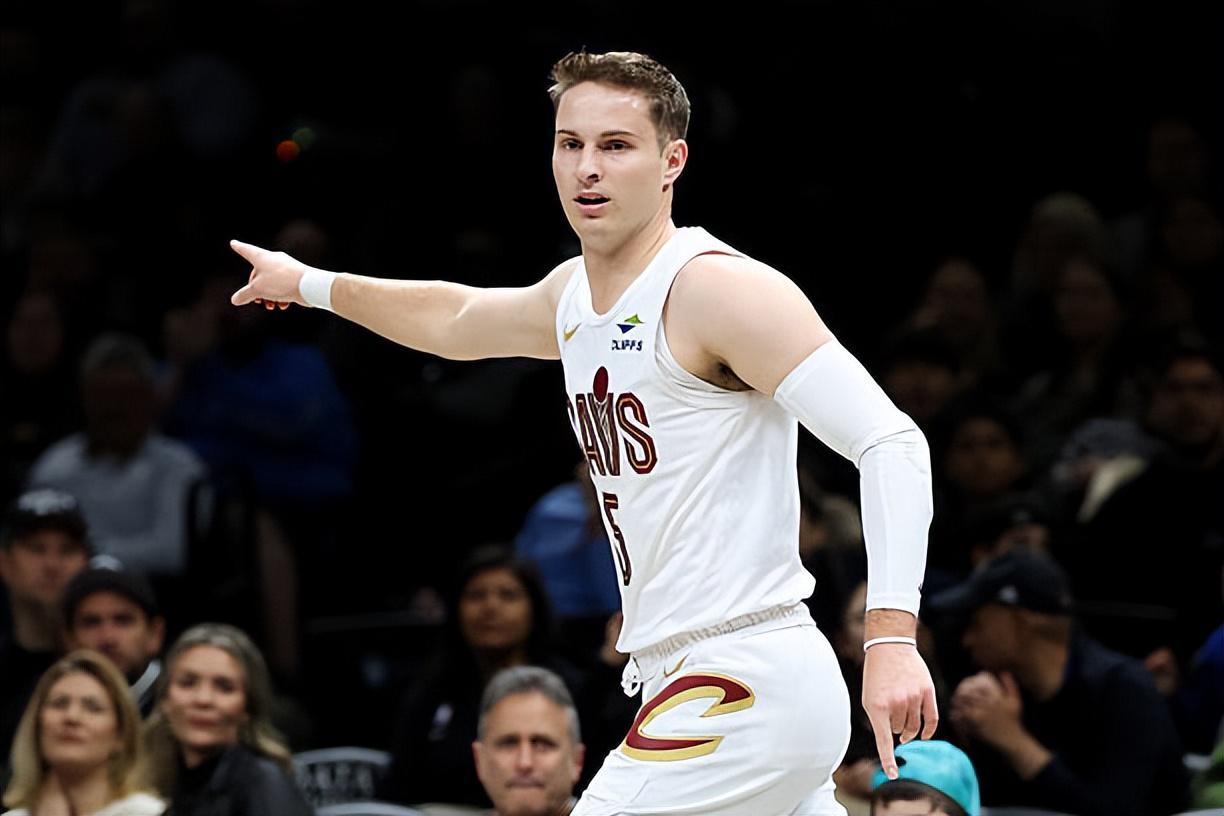 中国体育-这份续约合同给的不亏！骑士后场大将已经成为联盟顶级投手了？