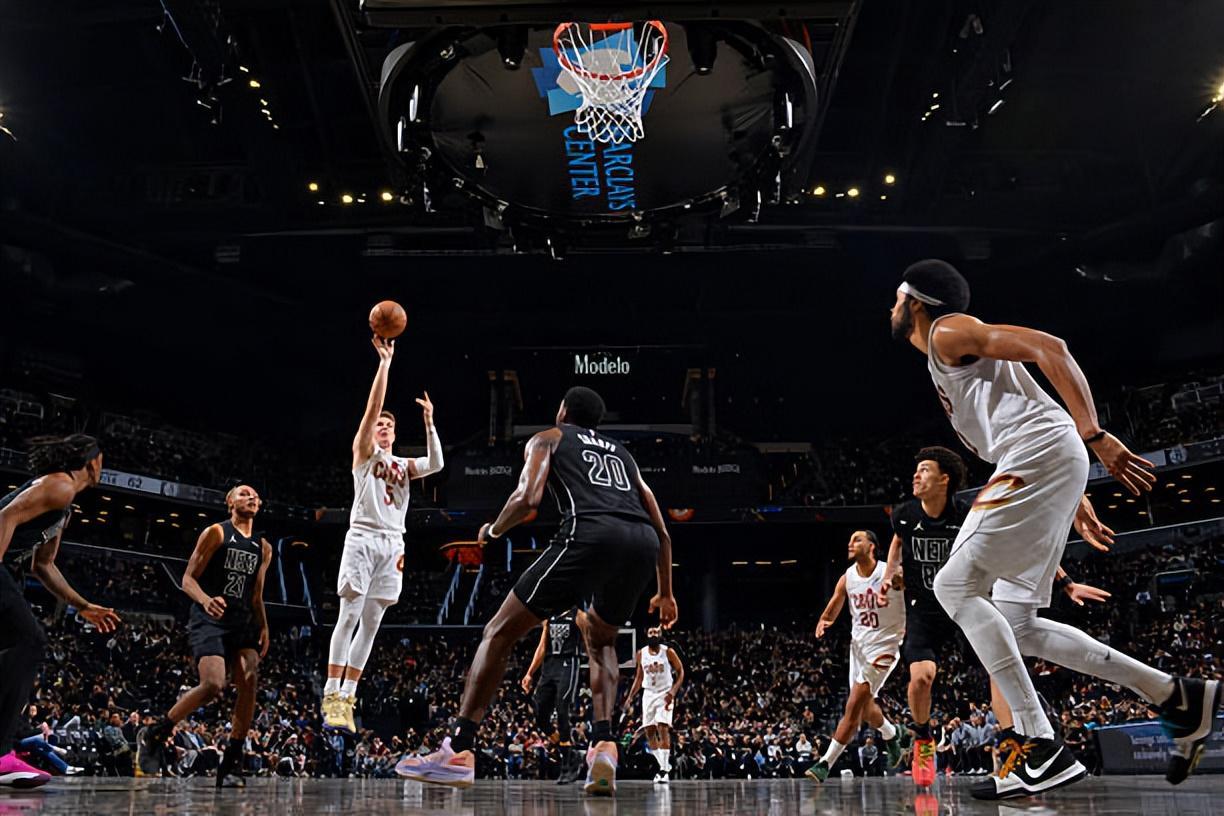 中国体育-这份续约合同给的不亏！骑士后场大将已经成为联盟顶级投手了？