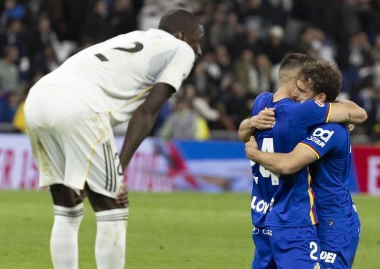 体育直播-失道者寡助！皇马遭遇同城小老弟羞辱，爆冷输球创造多项耻辱纪录