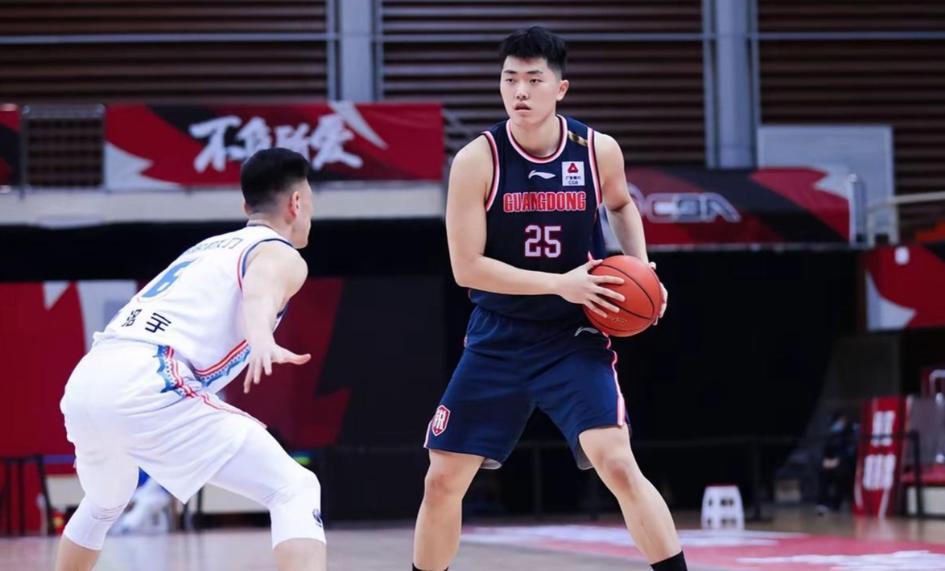 广东憾负揪出最差之人！0分1板，正负值-18，球迷：找个厂上班吧