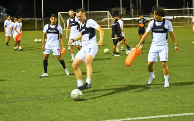 体育赛事-关岛内部对抗主力8比4大胜 20日出发提前一周来华